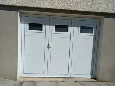 Porte de garage battante
